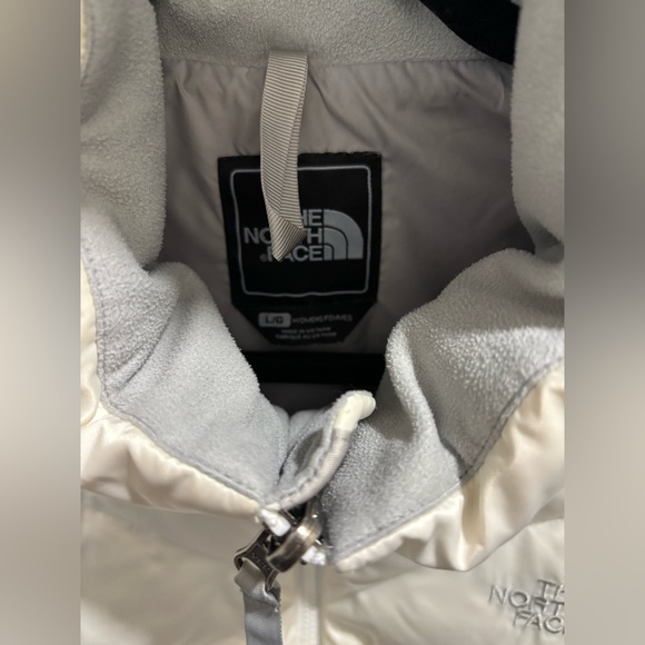 The North Face Women’s Ivory Puffer Vest - Picture 2 of 5